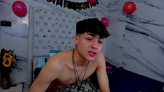 Ari_and_Storm's cam snapshot