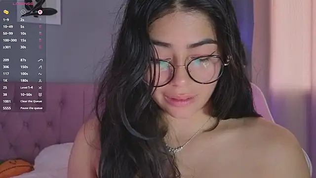 LoaLuxury's cam snapshot