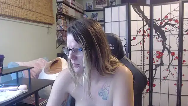 Sarahtineke's cam snapshot