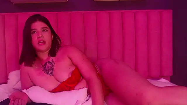 SkyeBela's cam snapshot