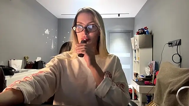 SoftnessMila's cam snapshot