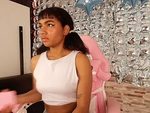 _julie_cooper's cam snapshot