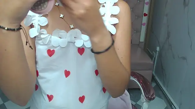 Sophie_jones_b's cam snapshot