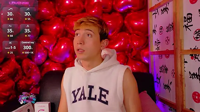 Naughty__Chriss's cam snapshot