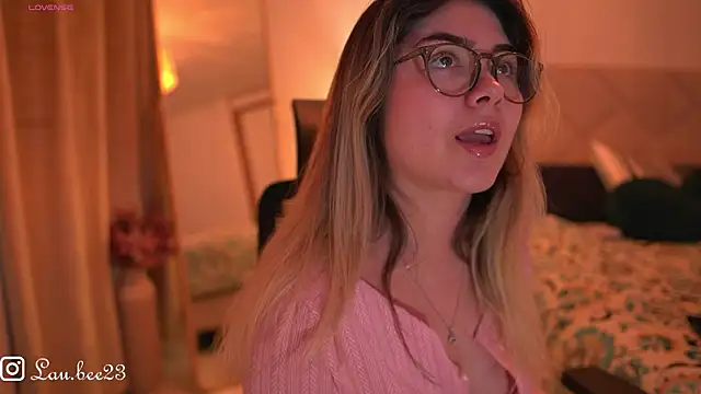 Lau_Bee live sex cam