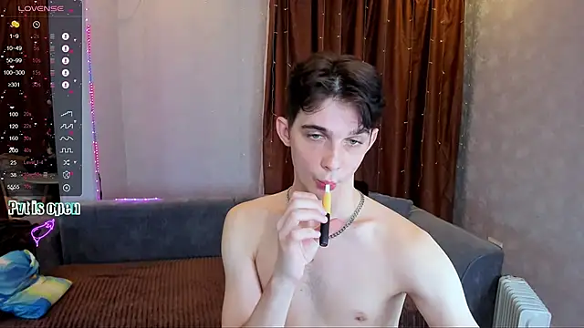 Aaron_Boom live sex cam