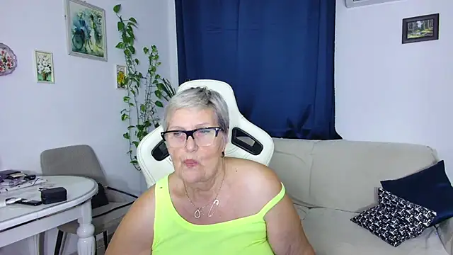 Selenna57 live sex cam