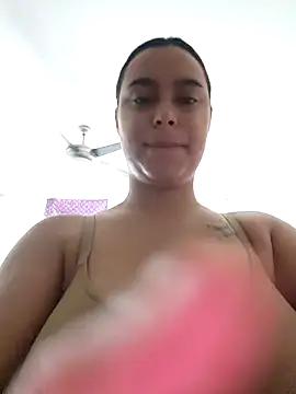 cinnaminnie live sex cam