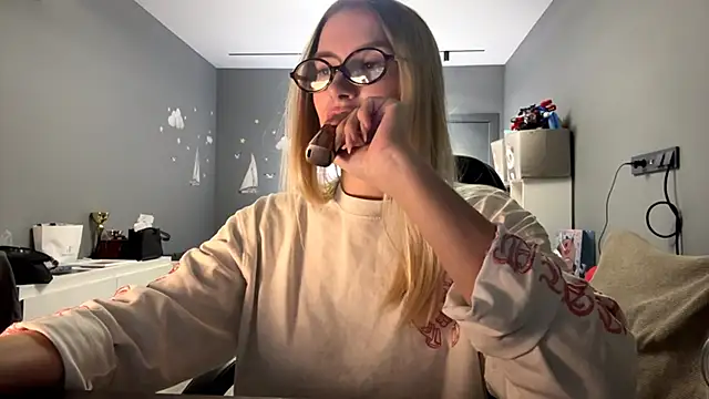 SoftnessMila live sex cam