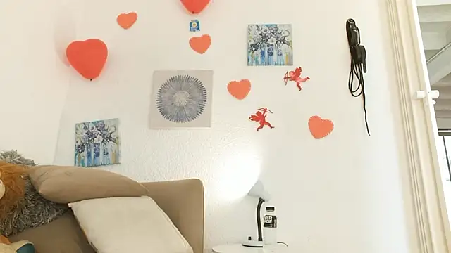 CarolineAikos live sex cam