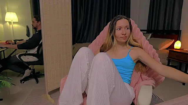 PocketElsa's cam snapshot