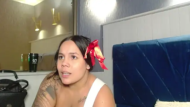 EmilyQueen3x's cam snapshot