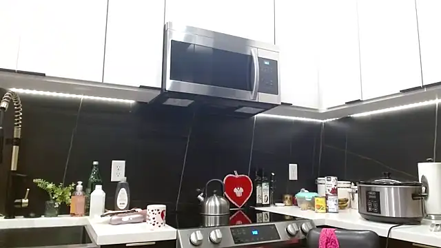 HazelSkyesChat's cam snapshot