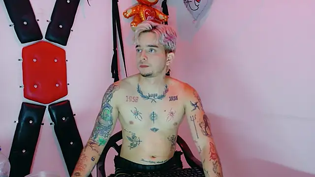 AliceandMax's cam snapshot