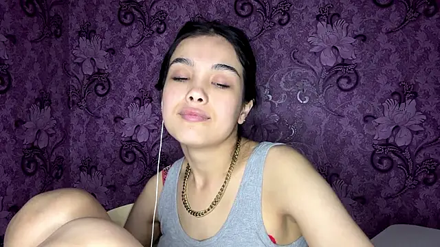 AylinBlush's cam snapshot