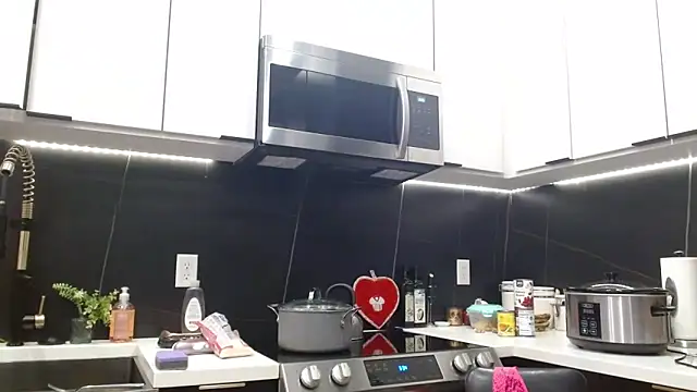 HazelSkyesChat's cam snapshot