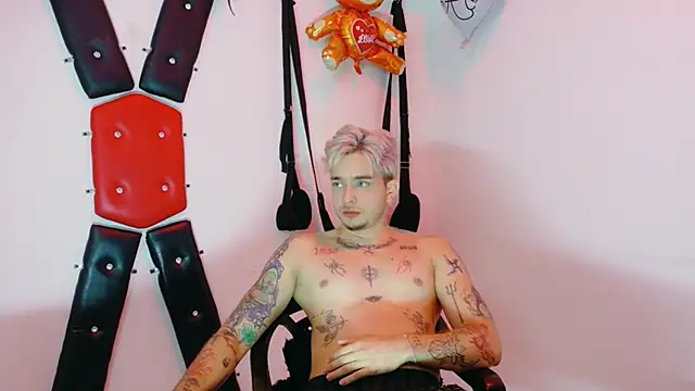 AliceandMax's cam snapshot