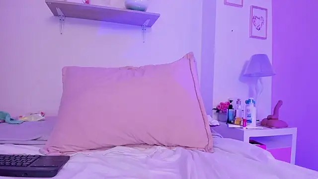 LauraRaider's cam snapshot