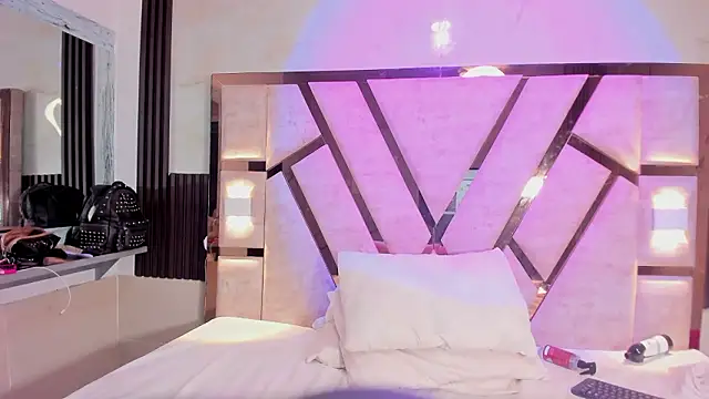 Athenea_Mills's cam snapshot