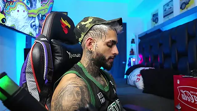 logan_hugh8 live sex cam