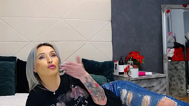 IssaSmith live sex cam