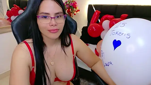 lararoberts_'s cam snapshot