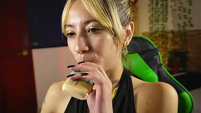 Michell_Wallker's cam snapshot