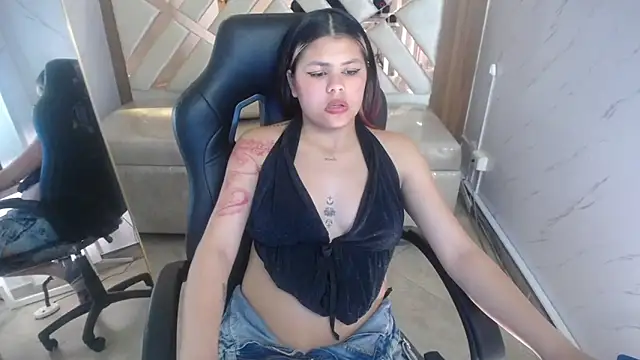 Little_cherry_b's cam snapshot