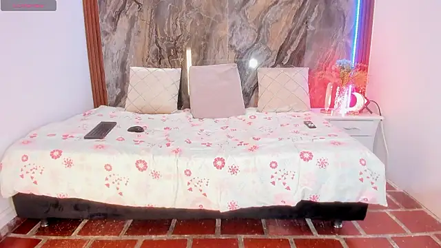 PaolaRuizzx's cam snapshot