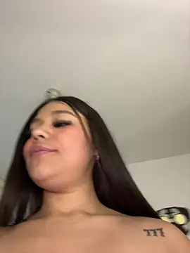 Alyshanon18's cam snapshot