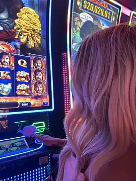 blondiluvsanal live sex cam