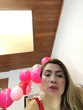 Lara_Milf__'s cam snapshot