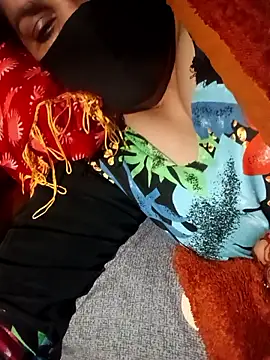 01Mona's cam snapshot