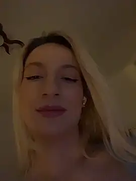 Ella_Charm's cam snapshot