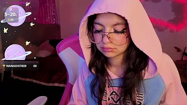 larah_uwu's cam snapshot