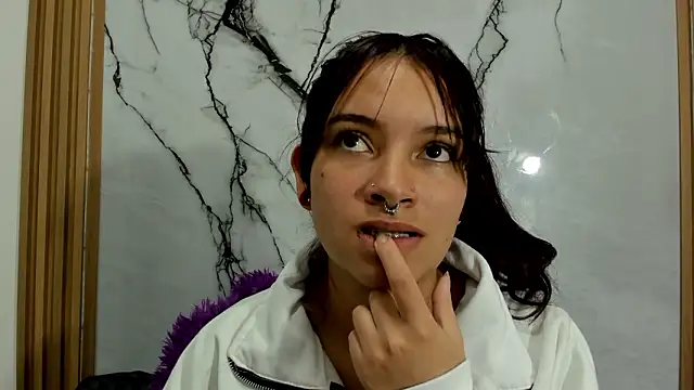 nahomy_glow's cam snapshot