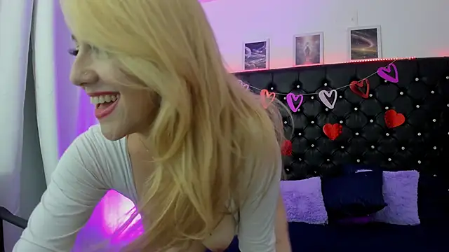 CrystalRose_40's cam snapshot