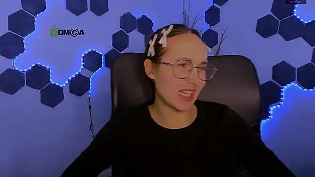 mona_cloud's cam snapshot