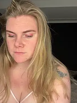 SexyBlondJoanna's cam snapshot