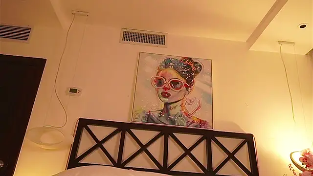 LunaMystyque live sex cam