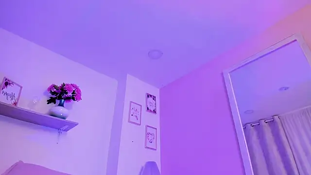 LauraRaider's cam snapshot