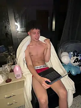 yoursexyjose live sex cam