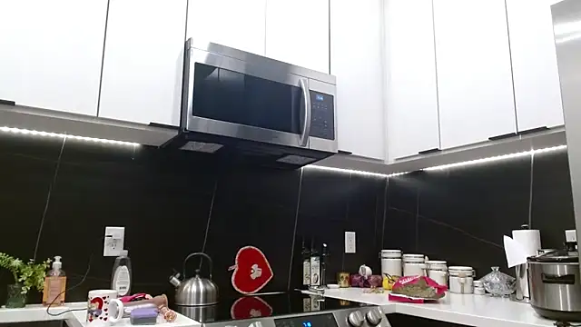 HazelSkyesChat's cam snapshot