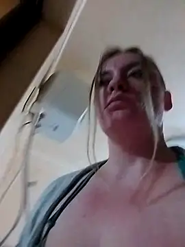 HotStepmommy4's cam snapshot