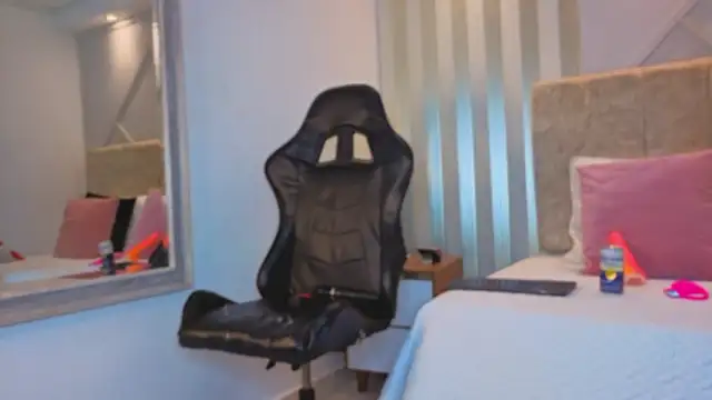 Tayra_Pradit's cam snapshot