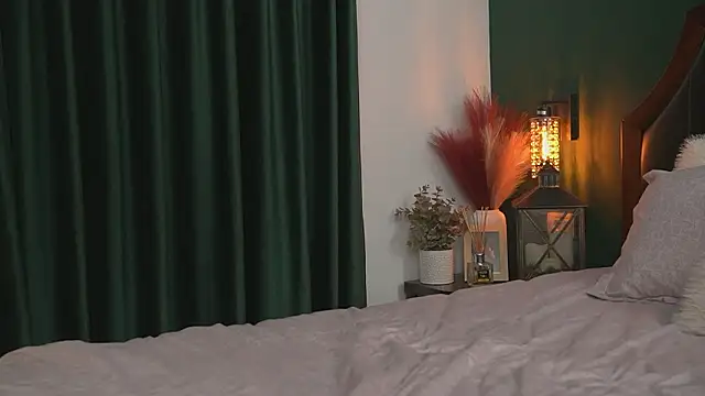 Alyonaqueen_ live sex cam