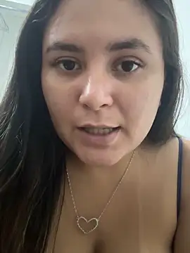 julinha2311 live sex cam