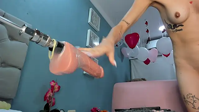 Luna_Raay's cam snapshot