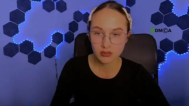 mona_cloud's cam snapshot