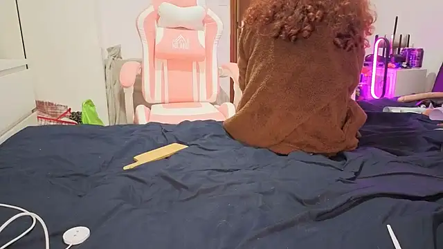 ENGLISHEMILY_69's cam snapshot